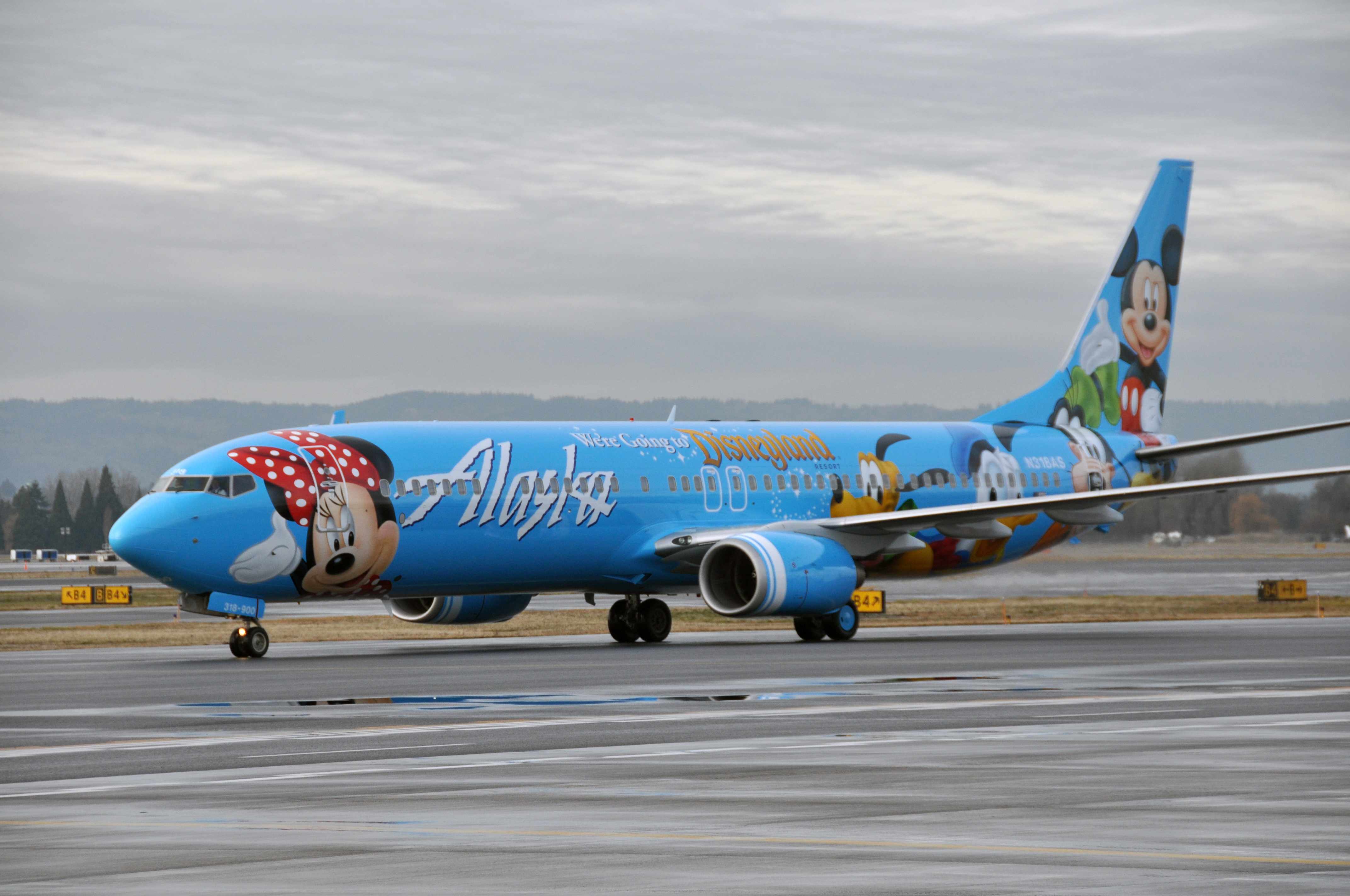 alaska-737-900-n318as-09-disneyland-iigrd-pdx-alaskalr.jpg