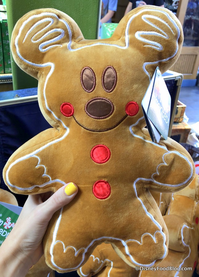 disney-world-holiday-scented-pillows-christmas-gingerbread-peppermint_0912.jpg