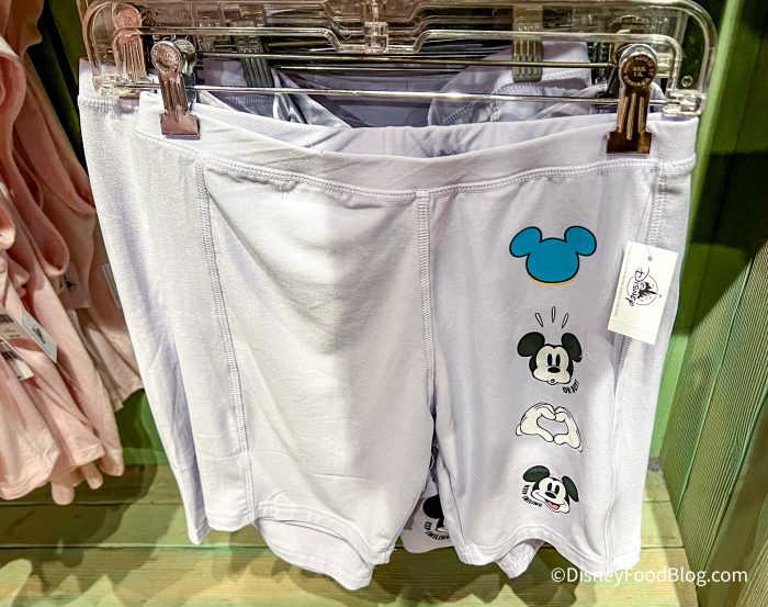 2022-dlr-disneyland-pooh-corner-store-mickey-heart-hands-shorts-bike-shorts-700x553.jpg