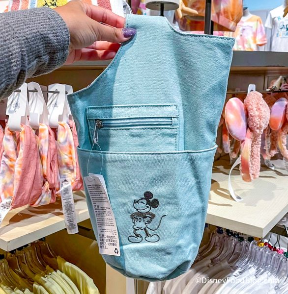 2022-wdw-disney-springs-world-of-disney-store-be-happy-collection-blue-bag-purse-zipper-pouch-586x600.jpg
