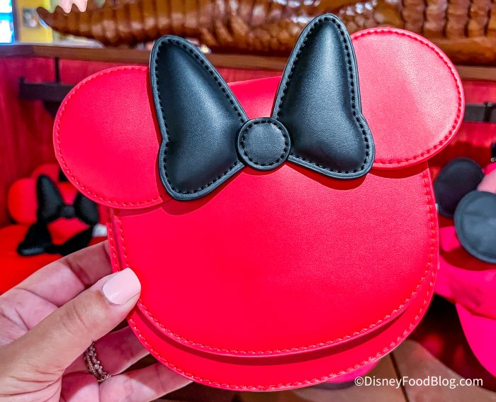 2022-wdw-disneys-animal-kingdom-discovery-trading-minnie-mouse-red-purse-handbag-700x567.jpg
