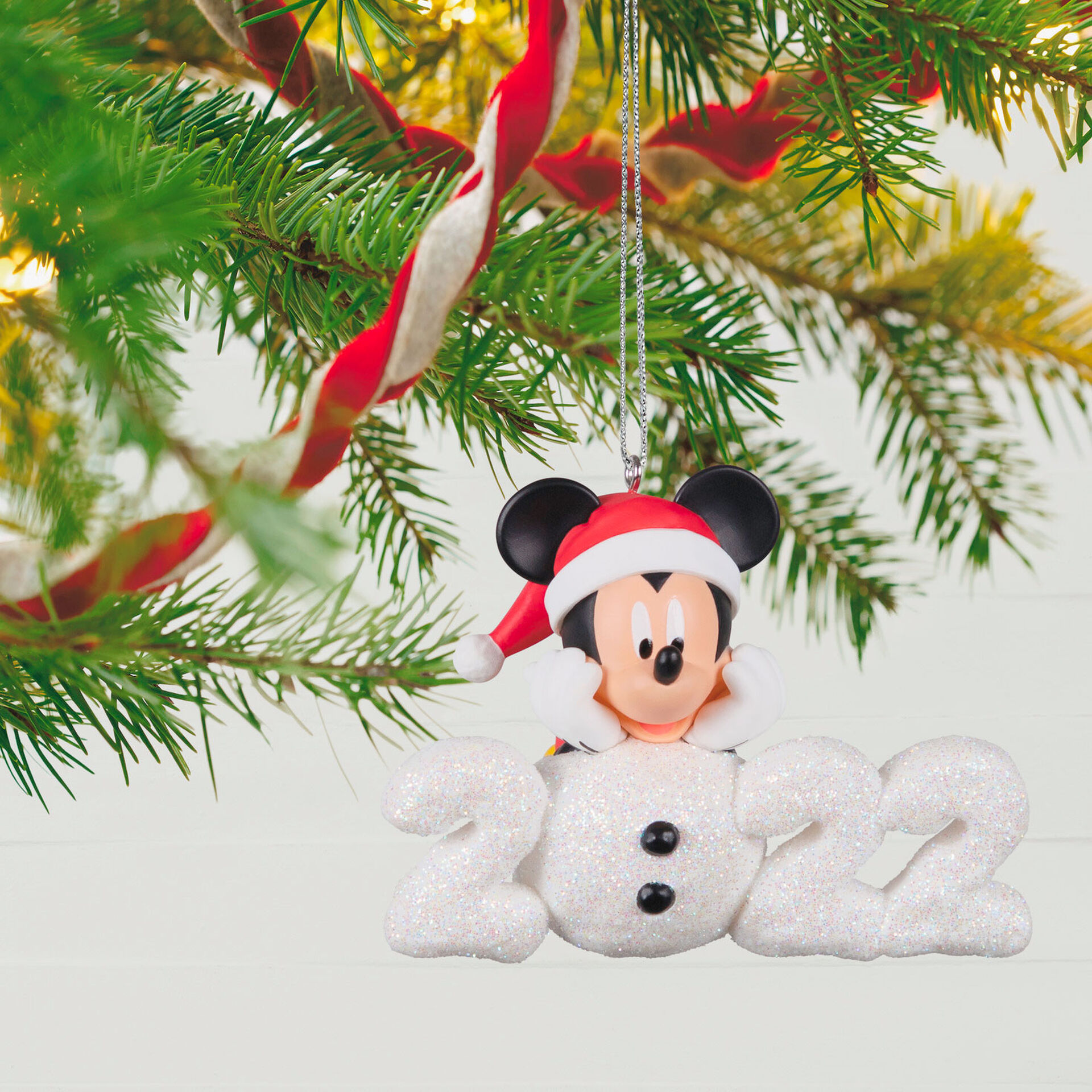 Mickey-Mouse-Snowman-2022-Keepsake-Ornament_1599QXD6433_02.jpg